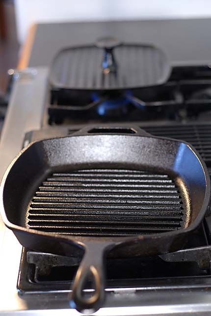 https://artisanbreadinfive.com/wp-content/uploads/2010/10/Preheat-the-grill-pan-and-the-panini-press.jpg