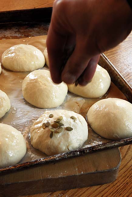 Sprinkling Kürbiskernbrot with Pumpkin Seeds | Artisan Bread in Five Minutes a Day