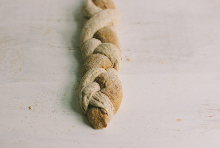black and white braided bread | bread in 5