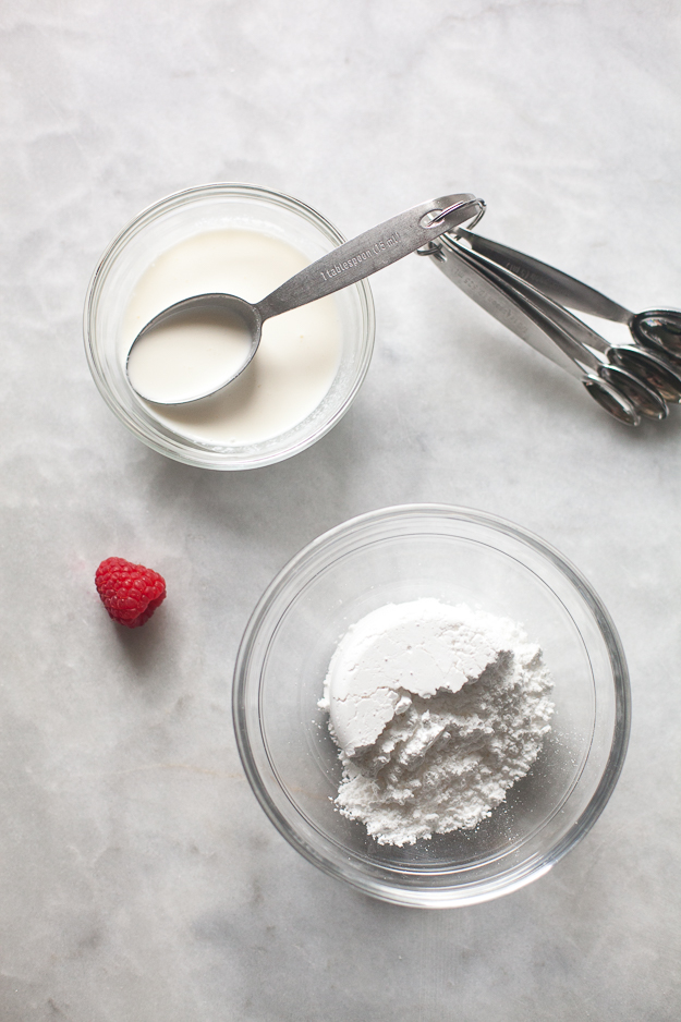 Powdered Sugar and Raspberry Icing