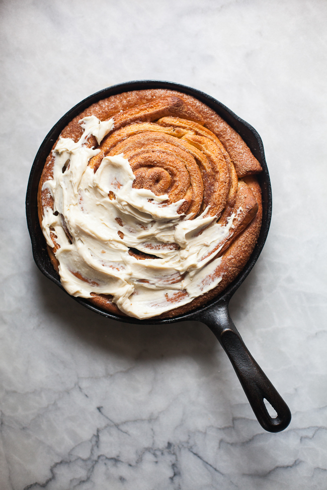 Giant Skillet Cinnamon Roll from Holiday and Celebration Bread in Five Minutes a Day | Bread in 5